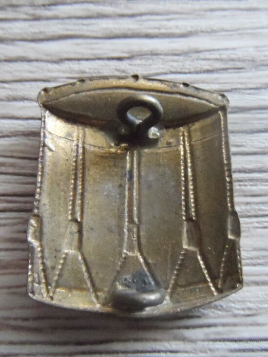 South Africa Drum Badge (b5.4 - 31mm X 26mm) - Picture 2 of 2